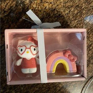 Hello Kitty Salt and pepper Shakers